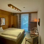 Strandhotel Suedsee 酒店 3*